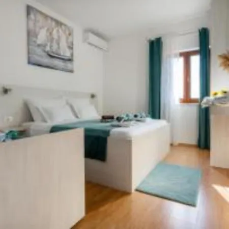 Three Bedroom With Swimming Pool And Hot-tub Topolo