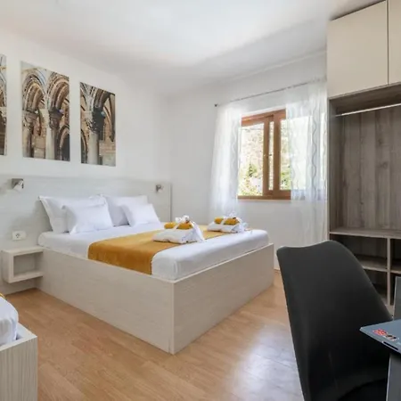 Villa Three Bedroom With Swimming Pool And Hot-tub