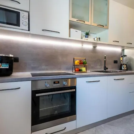 Three Bedroom With Swimming Pool And Hot-tub *