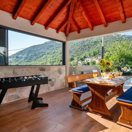Three Bedroom With Swimming Pool And Hot-tub * Topolo