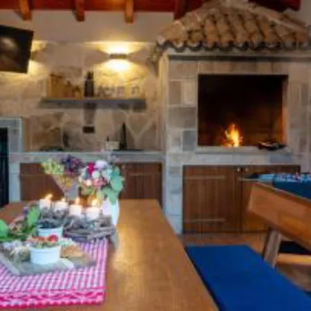 Three Bedroom With Swimming Pool And Hot-tub فيلة Topolo