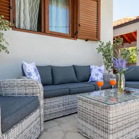 فيلة Three Bedroom With Swimming Pool And Hot-tub